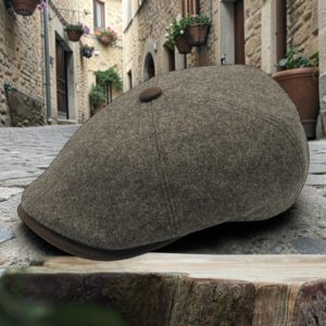 casquette 6 pans + bouton laine